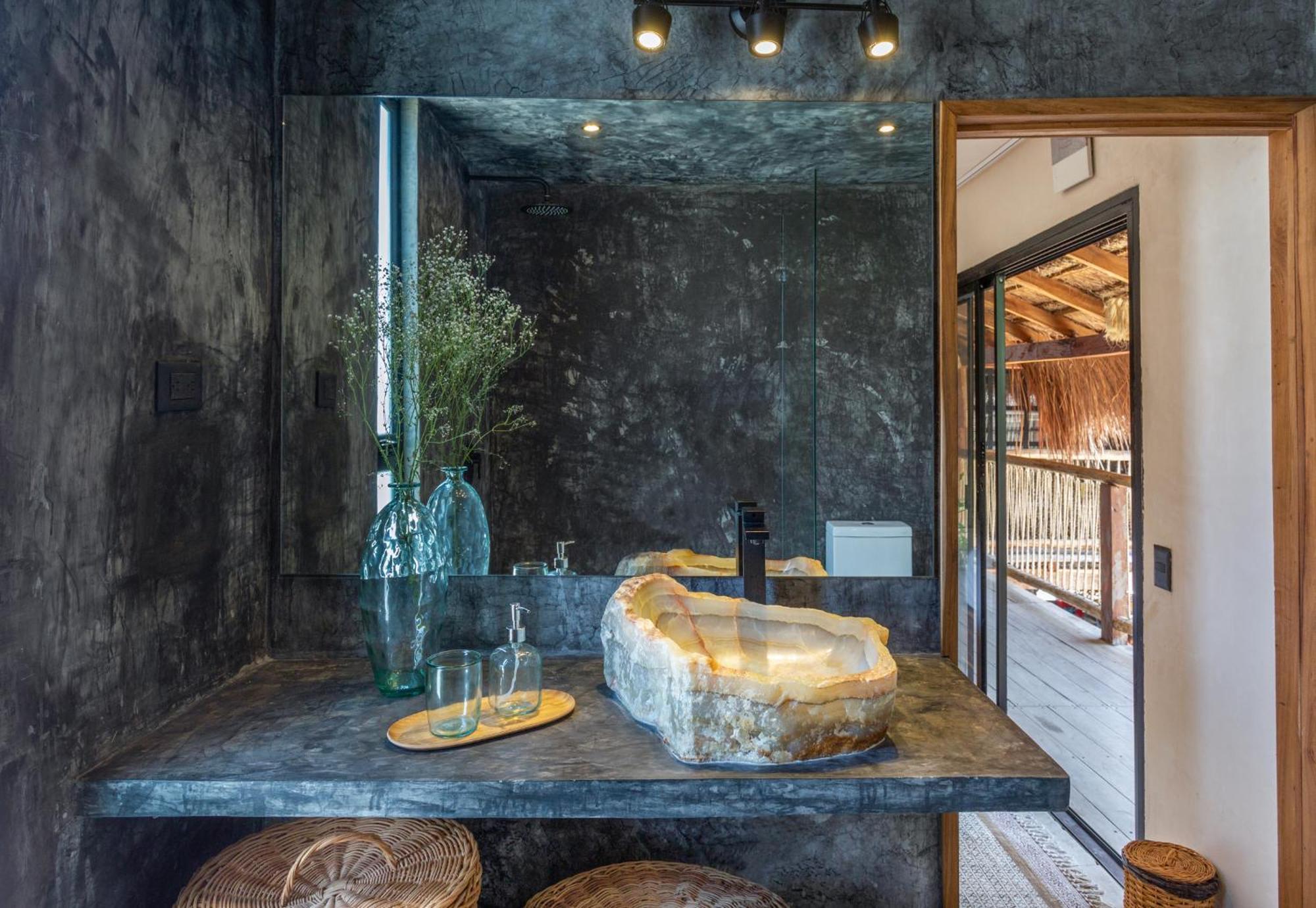 Hostal Meteora & Coffeehouse Tulum